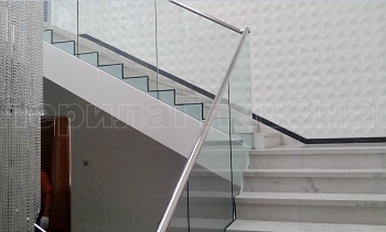 Стеклянные перила для лестниц в Уфе. Готовые проекты ПерилаГлавСнаб Стеклянные перила для лестниц в Уфе. Готовые проекты ПерилаГлавСнаб