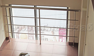 Межэтажное ограждение окна из нержавейки купить в Уфе