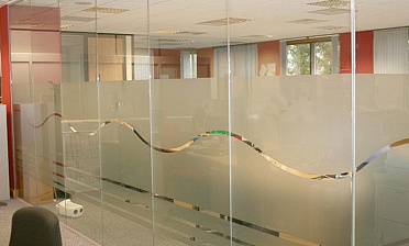 Стеклянные перегородки в офис, частично матированные купить в Уфе