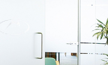 Перегородки из стекла в интерьере офиса в Уфе. Готовые проекты ПерилаГлавСнаб