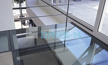 Стеклянный потолок на межэтажной площадке купить в Уфе