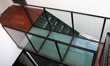 Стеклянный пол для легкого перекрытия между этажами купить в Уфе