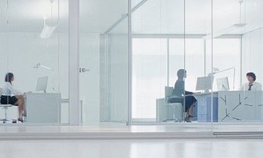 Стеклянные прозрачные перегородки в офис премиум купить в Уфе