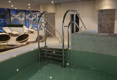 Ограждения и поручни из нержавеющей стали для бассейна, бани и сауны купить в Уфе