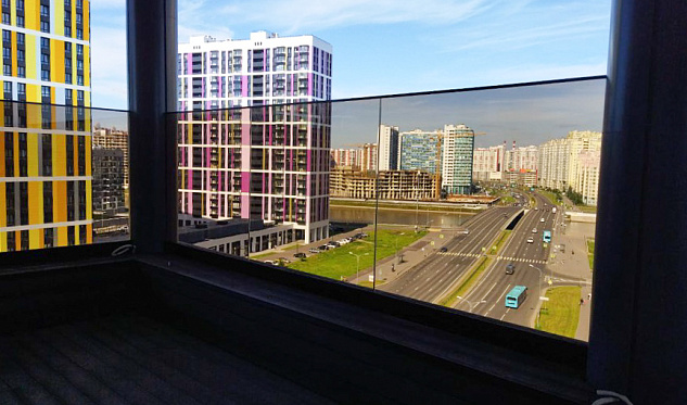  Бронзовое стекло на профиле на террасе в Уфе. Готовые проекты ПерилаГлавСнаб