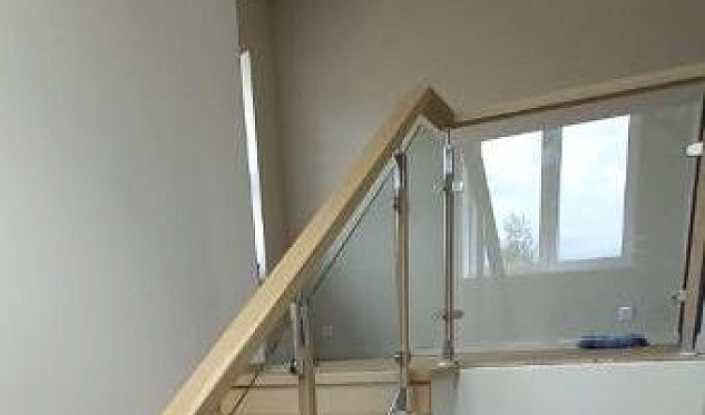 Стойки, стекло и пристенный поручень в Уфе. Готовые проекты ПерилаГлавСнаб