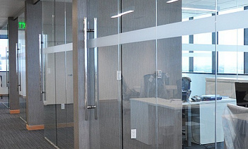 Цельностеклянные перегородки для офиса в Уфе. Готовые проекты ПерилаГлавСнаб