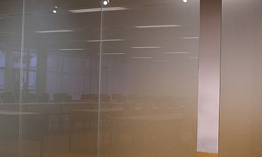 Стеклянные матовые перегородки в офис премиум купить в Уфе