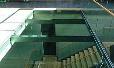 Стеклянный потолок в бизнес-центре купить в Уфе