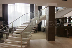 Стеклянные ограждения для торговых  и бизнес центров в Уфе. Готовые проекты ПерилаГлавСнаб - фото 5