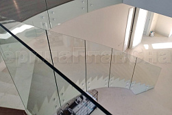 Стеклянные перила для лестниц в Уфе. Готовые проекты ПерилаГлавСнаб - фото 2