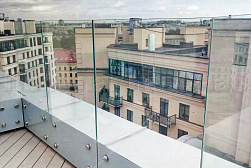 Цельностеклянные ограждения для крыш в Уфе. Готовые проекты ПерилаГлавСнаб - фото 24 Цельностеклянные ограждения для крыш в Уфе. Готовые проекты ПерилаГлавСнаб - фото 24