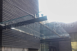 Стеклянные козырьки на спайдерах в Уфе. Готовые проекты ПерилаГлавСнаб - фото 7