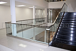 Стеклянные ограждения для торговых  и бизнес центров в Уфе. Готовые проекты ПерилаГлавСнаб - фото 16