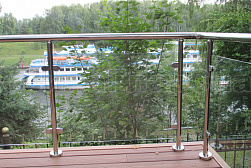 Стеклянные ограждения для улицы в Уфе. Готовые проекты ПерилаГлавСнаб - фото 7 Стеклянные ограждения для улицы в Уфе. Готовые проекты ПерилаГлавСнаб - фото 7