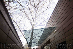 Стеклянные козырьки на вантах в Уфе. Готовые проекты ПерилаГлавСнаб - фото 26