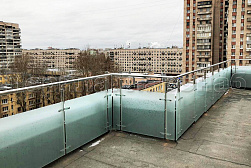 Цельностеклянные ограждения для крыш в Уфе. Готовые проекты ПерилаГлавСнаб - фото 21 Цельностеклянные ограждения для крыш в Уфе. Готовые проекты ПерилаГлавСнаб - фото 21