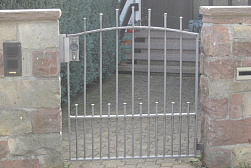 Ограждение лестницы от детей в Уфе. Готовые проекты ПерилаГлавСнаб - фото 3