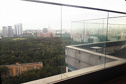 Цельностеклянные ограждения для крыш в Уфе. Готовые проекты ПерилаГлавСнаб - фото 12 Цельностеклянные ограждения для крыш в Уфе. Готовые проекты ПерилаГлавСнаб - фото 12