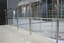 Стеклянные перила для атриумов в Уфе. Готовые проекты ПерилаГлавСнаб - фото 12