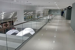 Цельностеклянные ограждения на несущем стекле в Уфе. Готовые проекты ПерилаГлавСнаб - фото 2