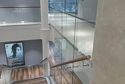 Цельностеклянные ограждения на несущем стекле в Уфе. Готовые проекты ПерилаГлавСнаб - фото 14