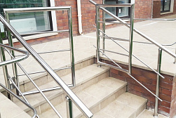 Ограждение лестницы от детей в Уфе. Готовые проекты ПерилаГлавСнаб - фото 4